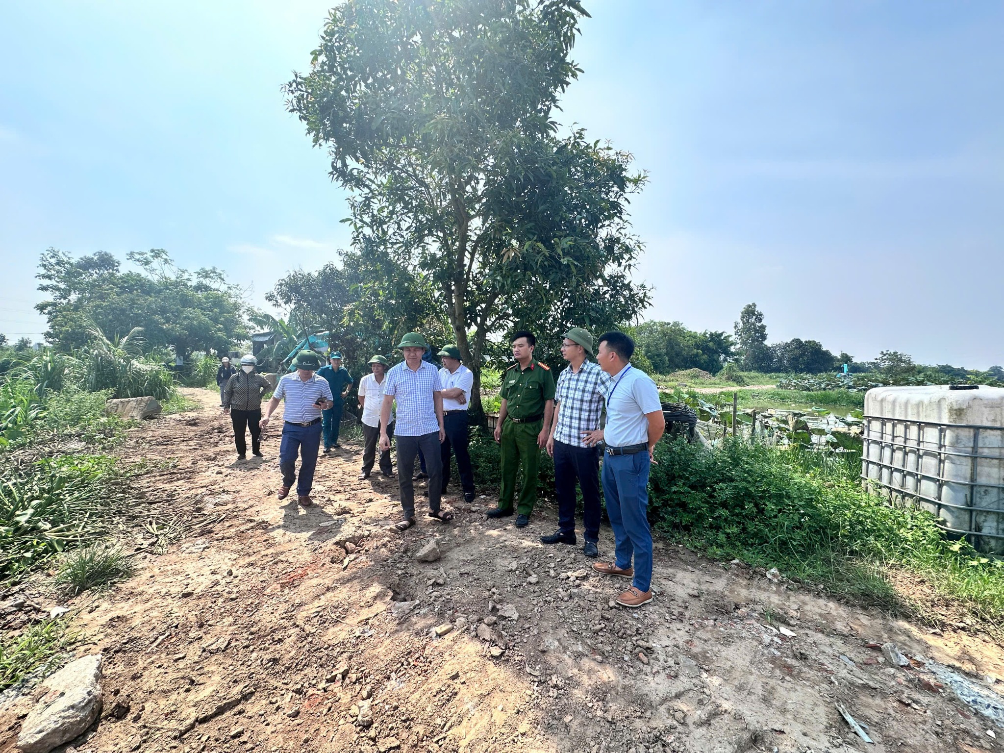 PHƯỜNG THÀNH NAM KHẨN TRƯƠNG XỬ LÝ TÌNH TRẠNG NGẬP ÚNG 40HA ĐẤT NÔNG NGHIỆP SAU MƯA LỚN