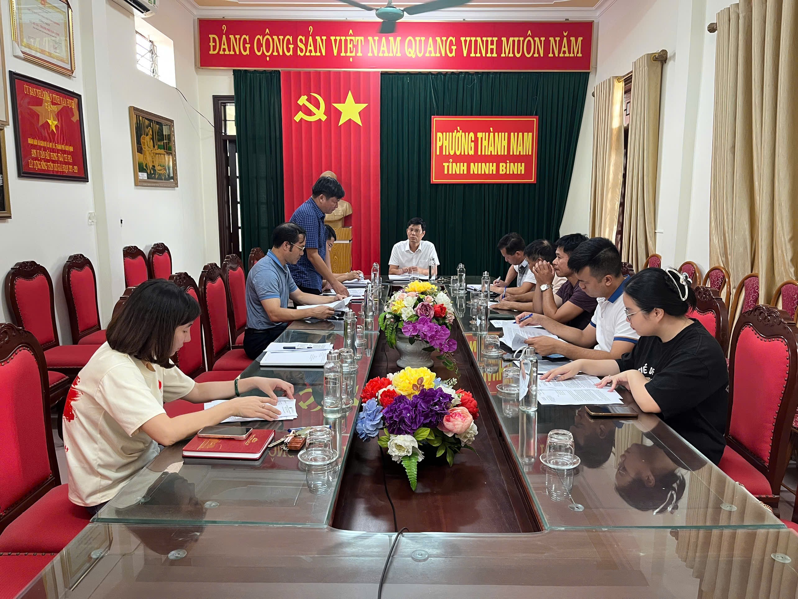 UBND Phường Thành Nam tổ chức họp triển khai việc tặng quà cho người dân nhân kịp kỷ niệm 80 năm Cách mạng Tháng Tám và Quốc khánh 2/9. 