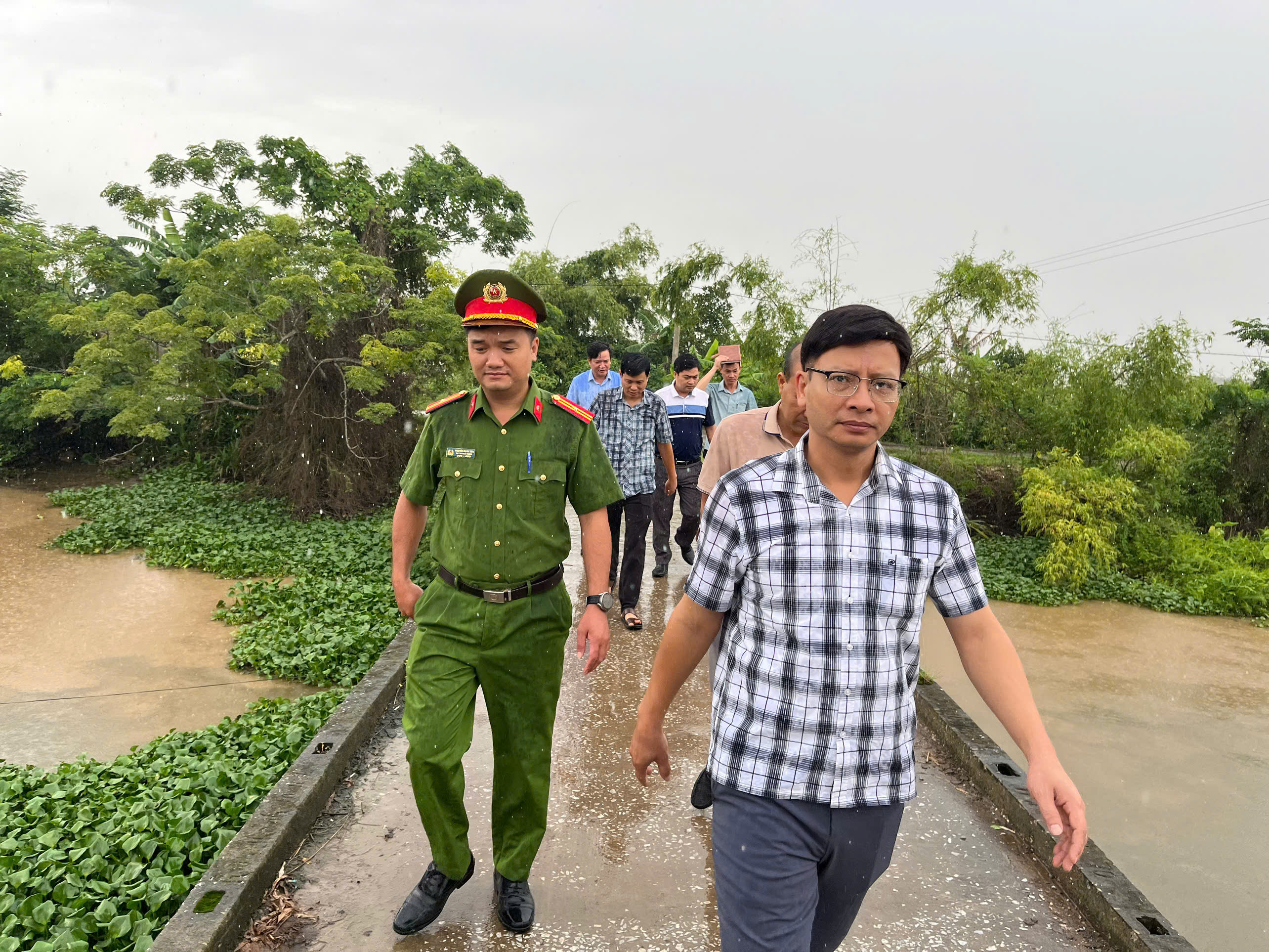 LÃNH ĐẠO PHƯỜNG THÀNH NAM TỔ CHỨC KIỂM TRA CÔNG TÁC PHÒNG, CHỐNG CƠN BÃO SỐ 3 (BÃO WIPHA)